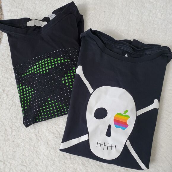 Lot Of 2 Youth T-Shirts Apple Rainbow Skull Crossbones X-Box Size 8/10 Medium - Picture 1 of 12